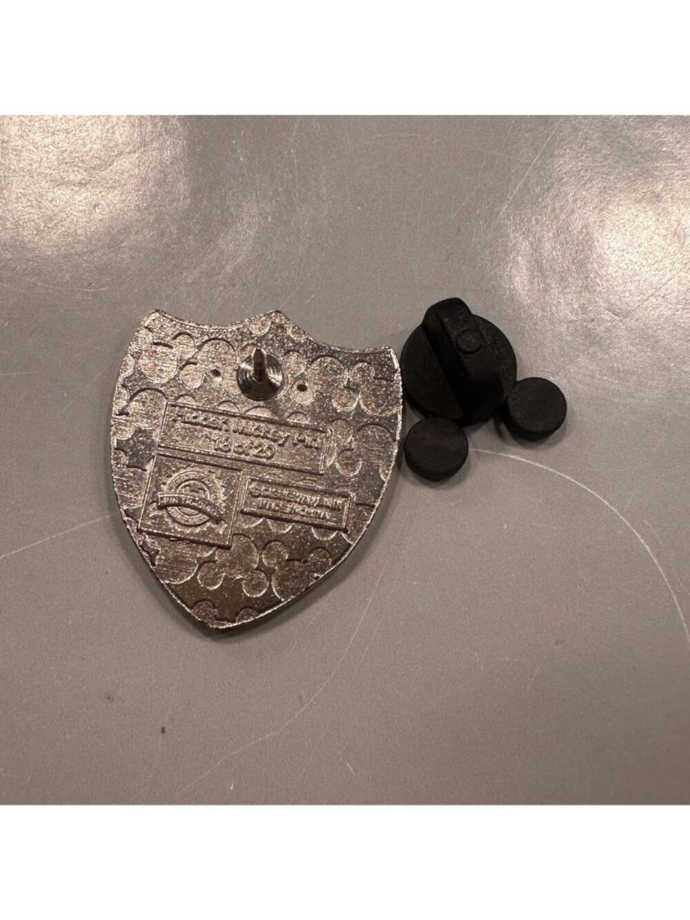 Disney Jessica Rabbit Shield Trading Pin Who Framed Roger Rabbit Badge - Picture 4 of 7